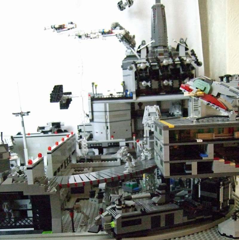 Illustration for article titled The Mother of All Lego Star Wars Battles